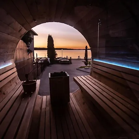 Отель Otton-charzykowy Bed&restaurant Хойнице