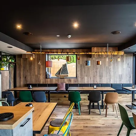 Otton-charzykowy Bed&restaurant خوينيتسا