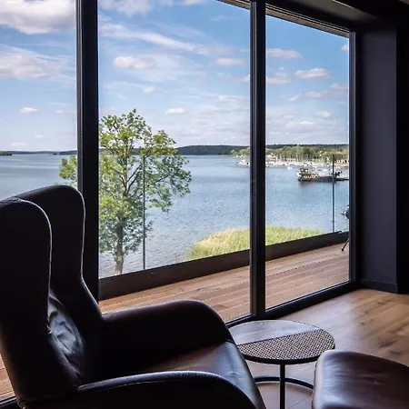 Otton-charzykowy Bed&restaurant خوينيتسا