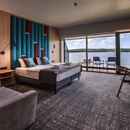 Otton-charzykowy Bed&restaurant خوينيتسا